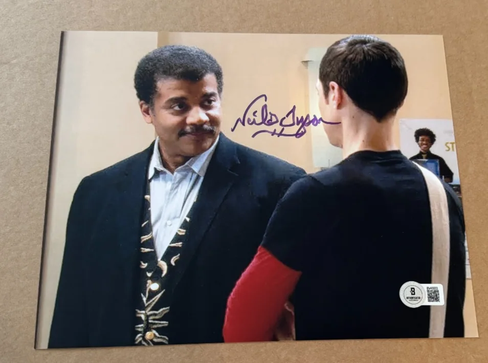 NEIL DEGRASSE TYSON — NEIL DEGRASSE TYSON SIGNED BIG BANG THEORY 8X10 PHOTO BECKETT COA HAND SIGNED #2