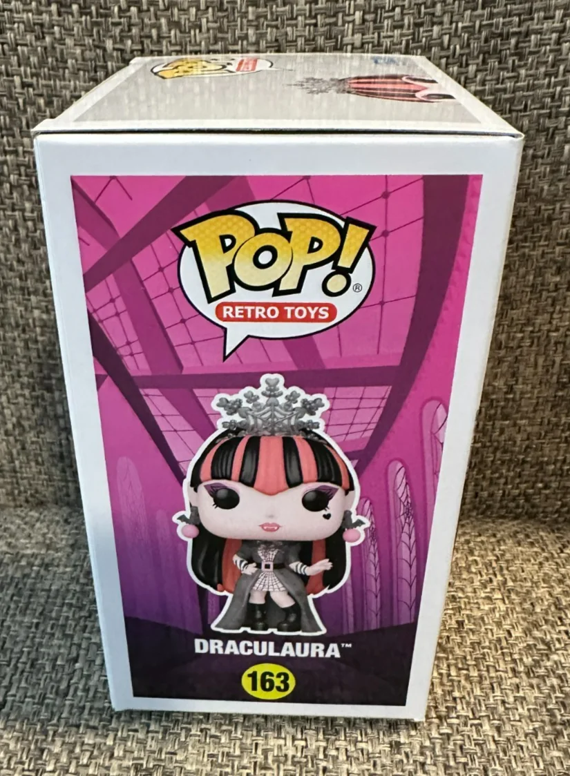 Courtney Lin — Courtney Lin Signed Autographed Funko Pop! Draculaura #163 COA #17423 AUTO, изображение 5
