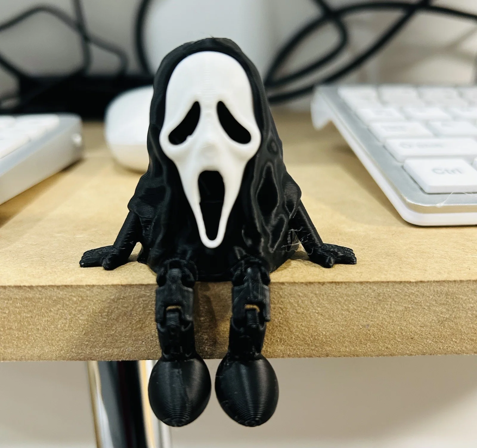 3D Printed Fun Articulated Sitting Scary Movie Scream Man Toy Display Halloween, изображение 2