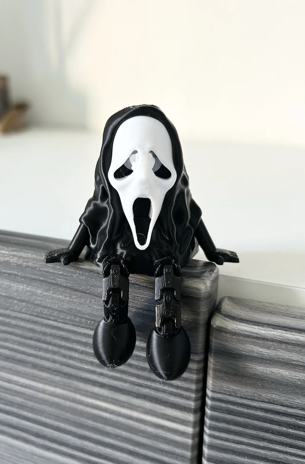 3D Printed Fun Articulated Sitting Scary Movie Scream Man Toy Display Halloween, изображение 3