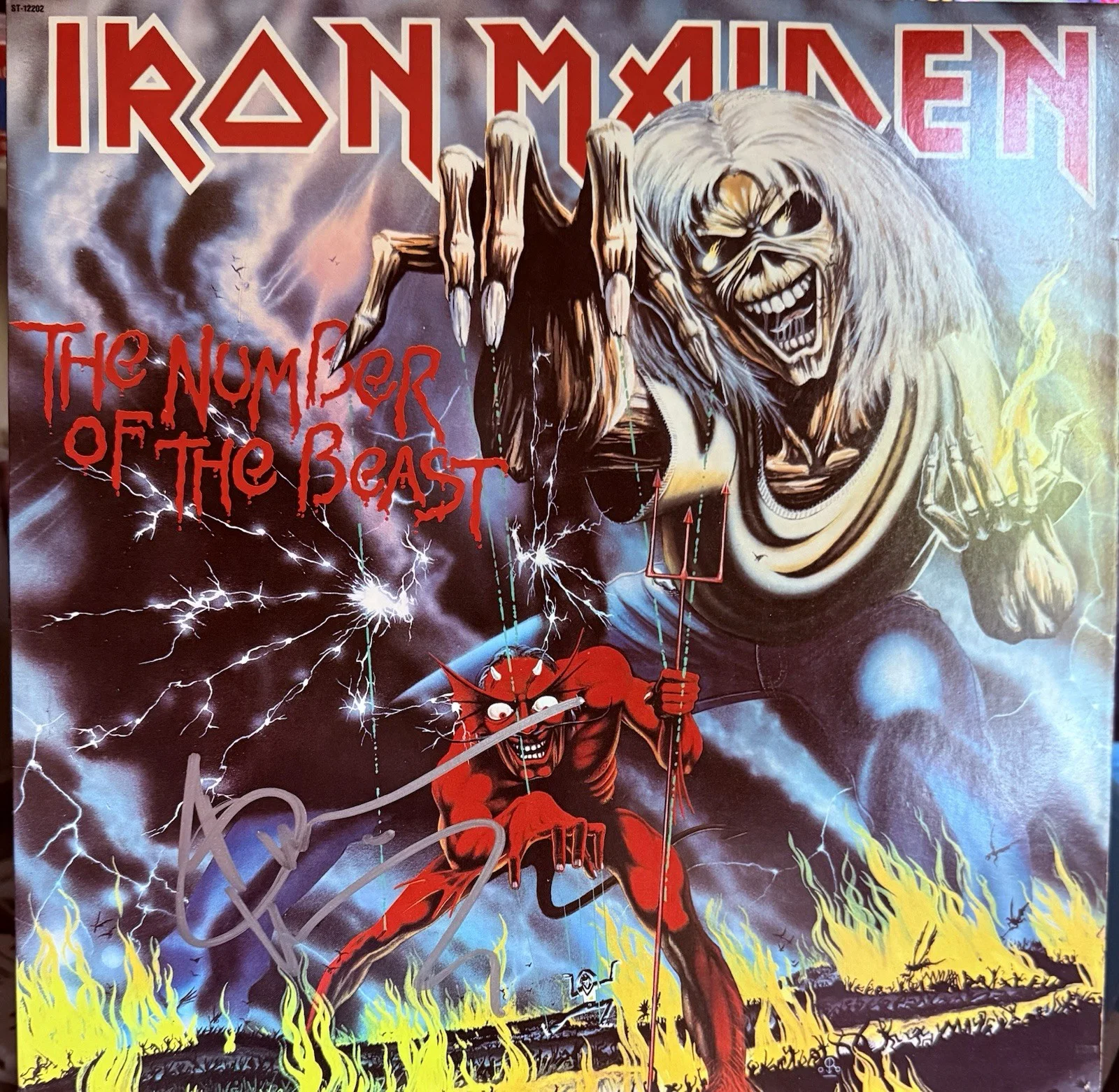 Iron maiden signed Bruce Dickinson Number of the beast original Vinyl Record, image 2