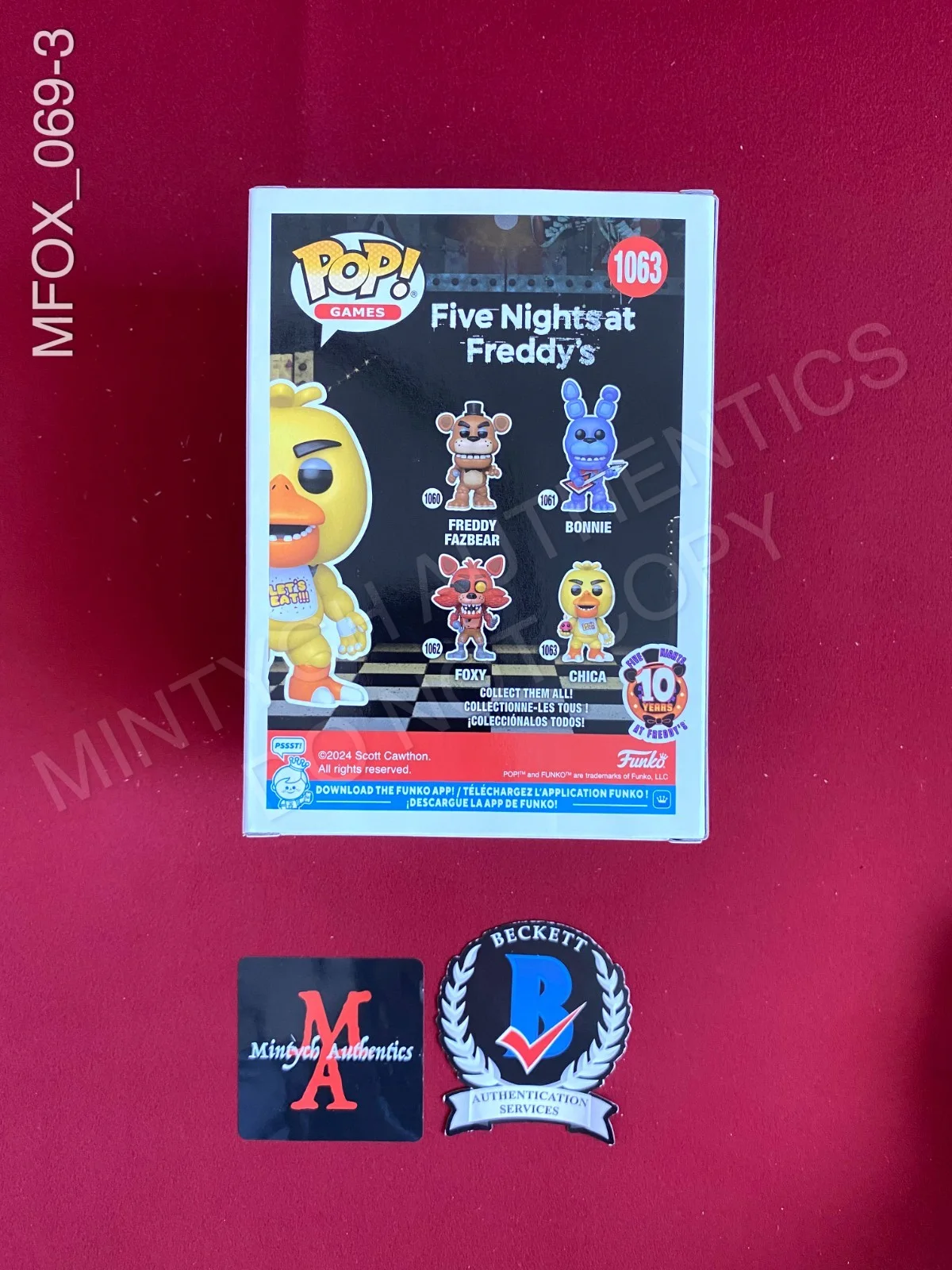 Megan Fox — Megan Fox signed Chica Funko Pop #1063 Five Night's at Freddy's Beckett COA, изображение 3