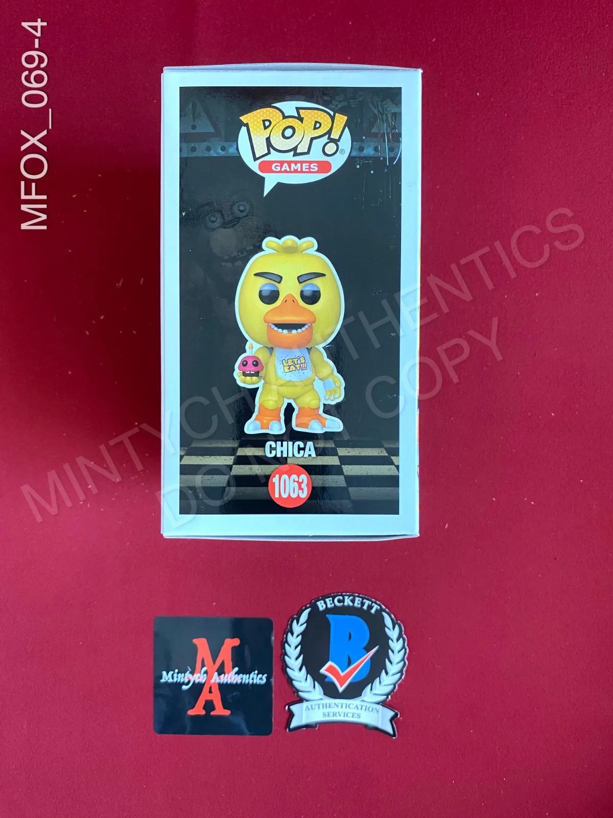 Megan Fox — Megan Fox signed Chica Funko Pop #1063 Five Night's at Freddy's Beckett COA, изображение 4
