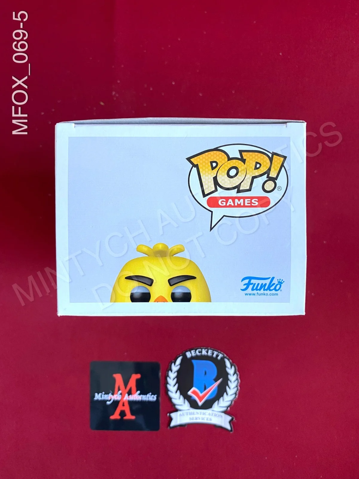 Megan Fox — Megan Fox signed Chica Funko Pop #1063 Five Night's at Freddy's Beckett COA, изображение 5