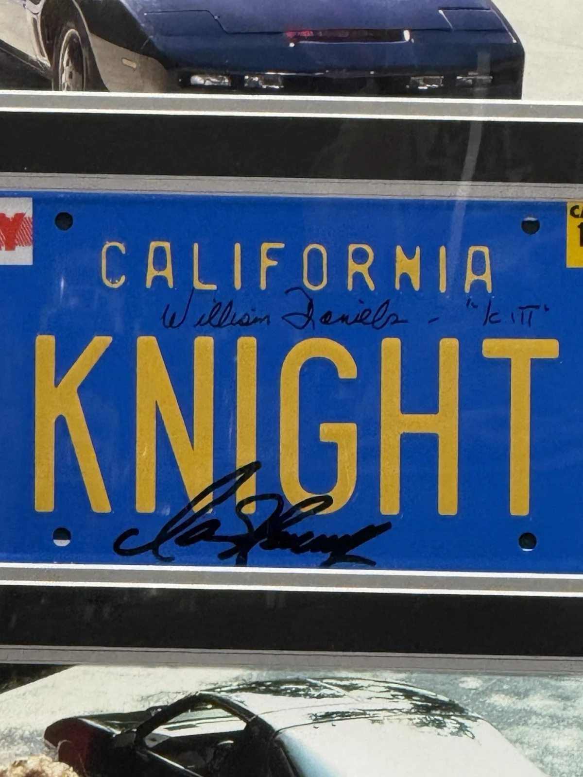 DAVID HASSELHOFF — DAVID HASSELHOFF WILLIAM DANIELS SIGNED KNIGHT RIDER FRAMED LICENSE PLATE BAS, image 2