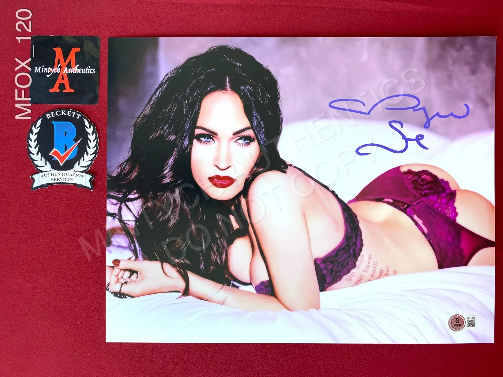 Megan Fox — Megan Fox autographed signed 11x14 photo Beckett Transformers Jennifer's Body