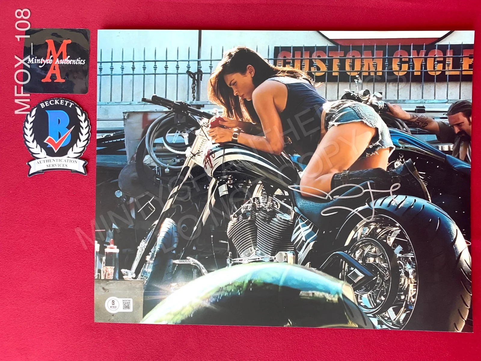 Megan Fox — Megan Fox autographed signed 11x14 photo Beckett Transformers Jennifer's Body