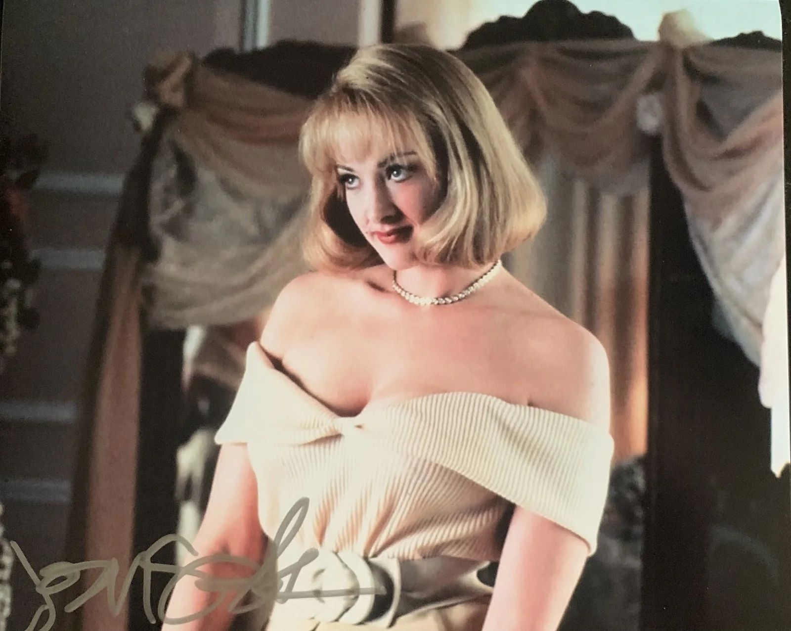 Joan Cusack — Joan Cusack SIGNED 8x10 Debbie Jellinsky Addams Family Values