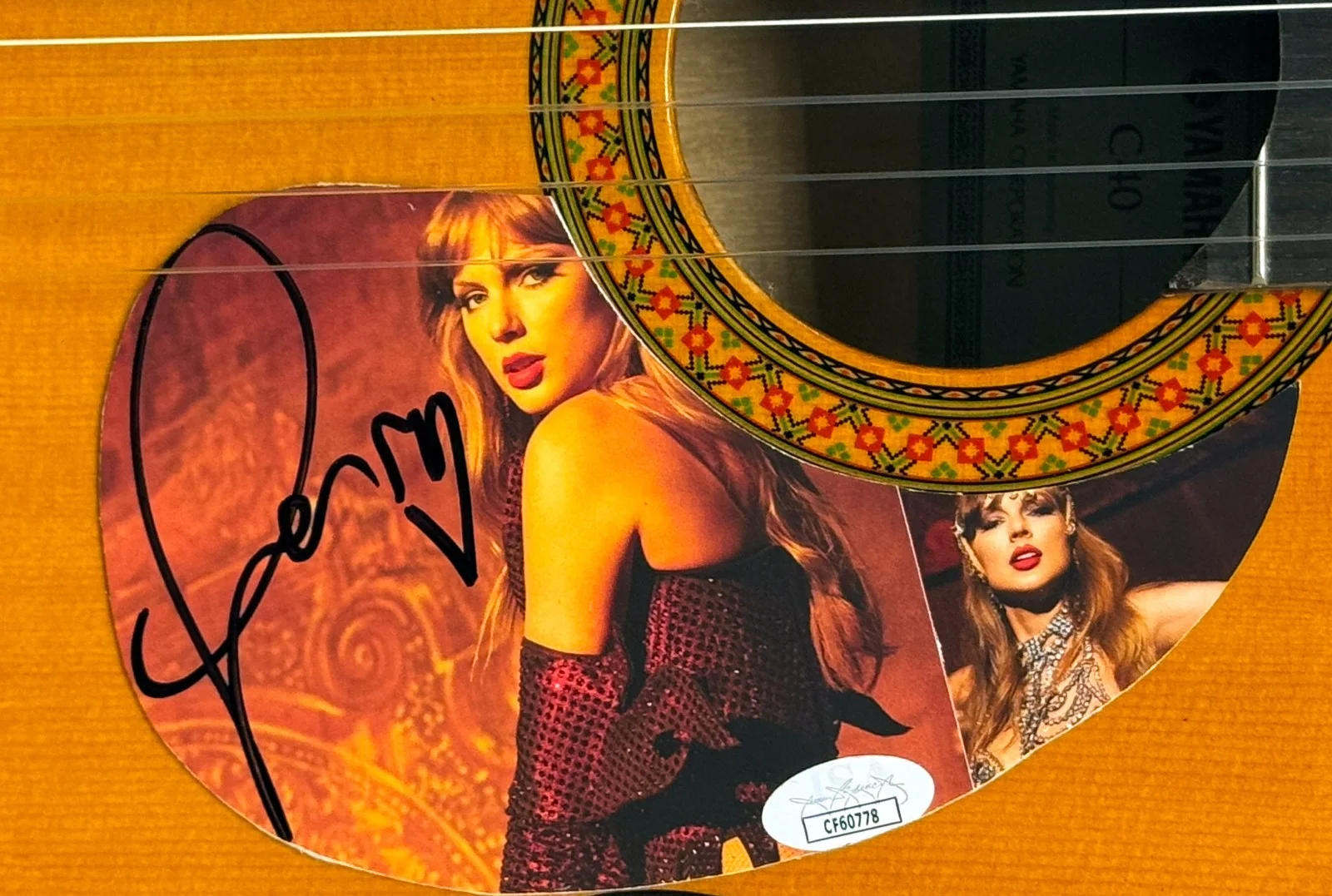 Taylor Swift Signed 2025 The Life of a Showgirl 41" YAMAHA Acoustic Guitar- JSA, изображение 2
