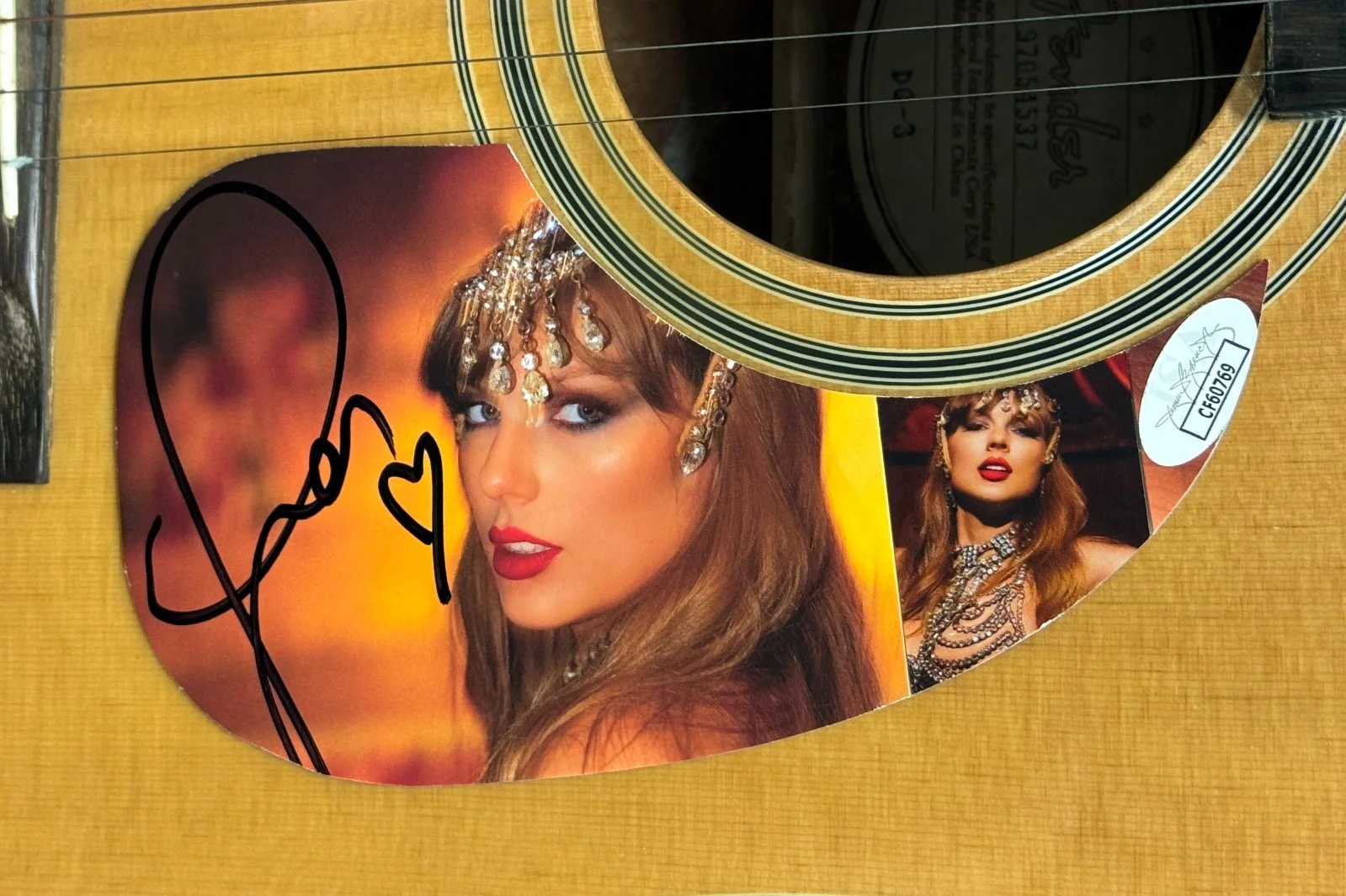Taylor Swift Signed 2025 The Life of a Showgirl FENDER D-G3 Acoustic Guitar- JSA, изображение 2