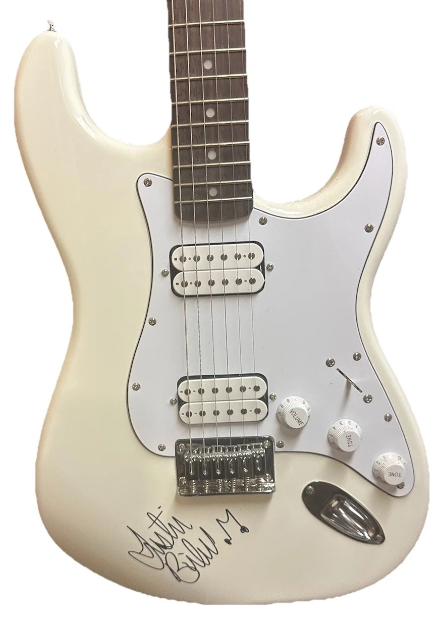 Justin Bieber — Justin Bieber Signed Guitar Justin Bieber Autographed Guitar With Sketch Rare !, изображение 3