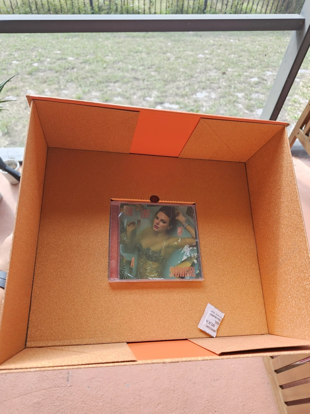 Taylor Swift The Life Of A Showgirl Cd And Sparkly Box, изображение 4