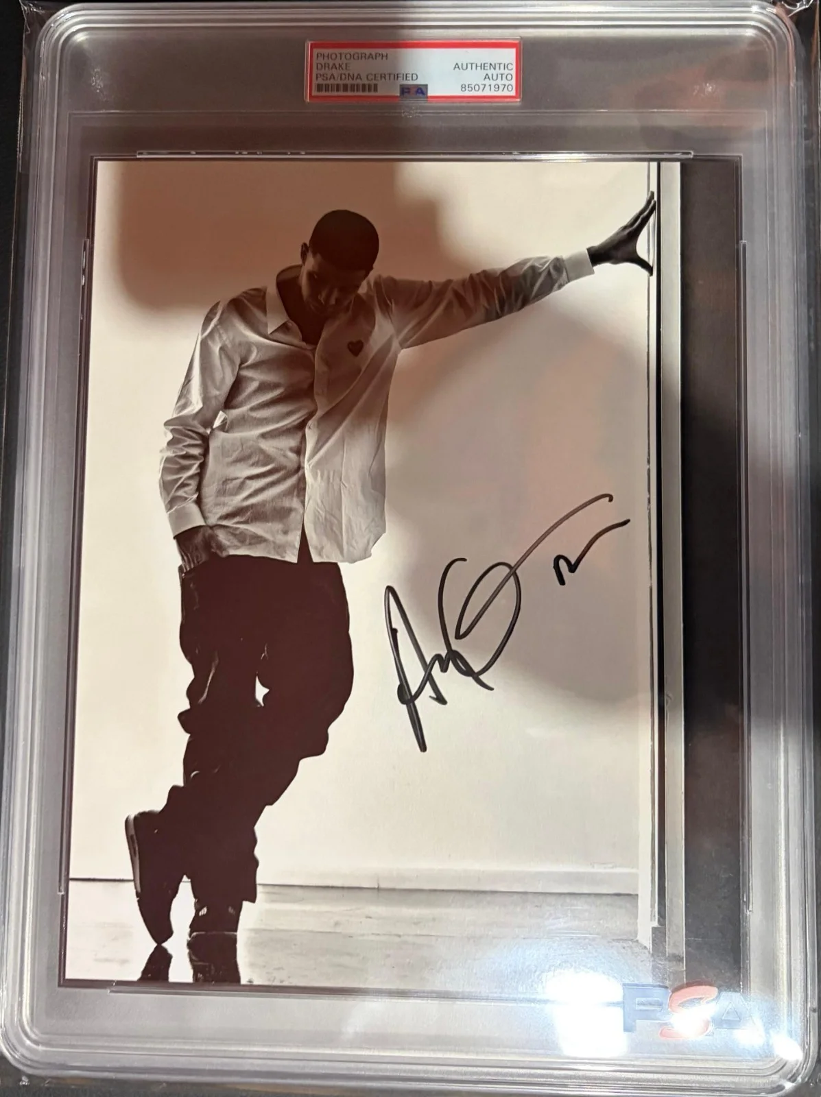 Drake — DRAKE AUBREY GRAHAM SIGNED AUTO 8X10 PHOTO PSA ENCAPSULATED VIEWS TAKE CARE OVO