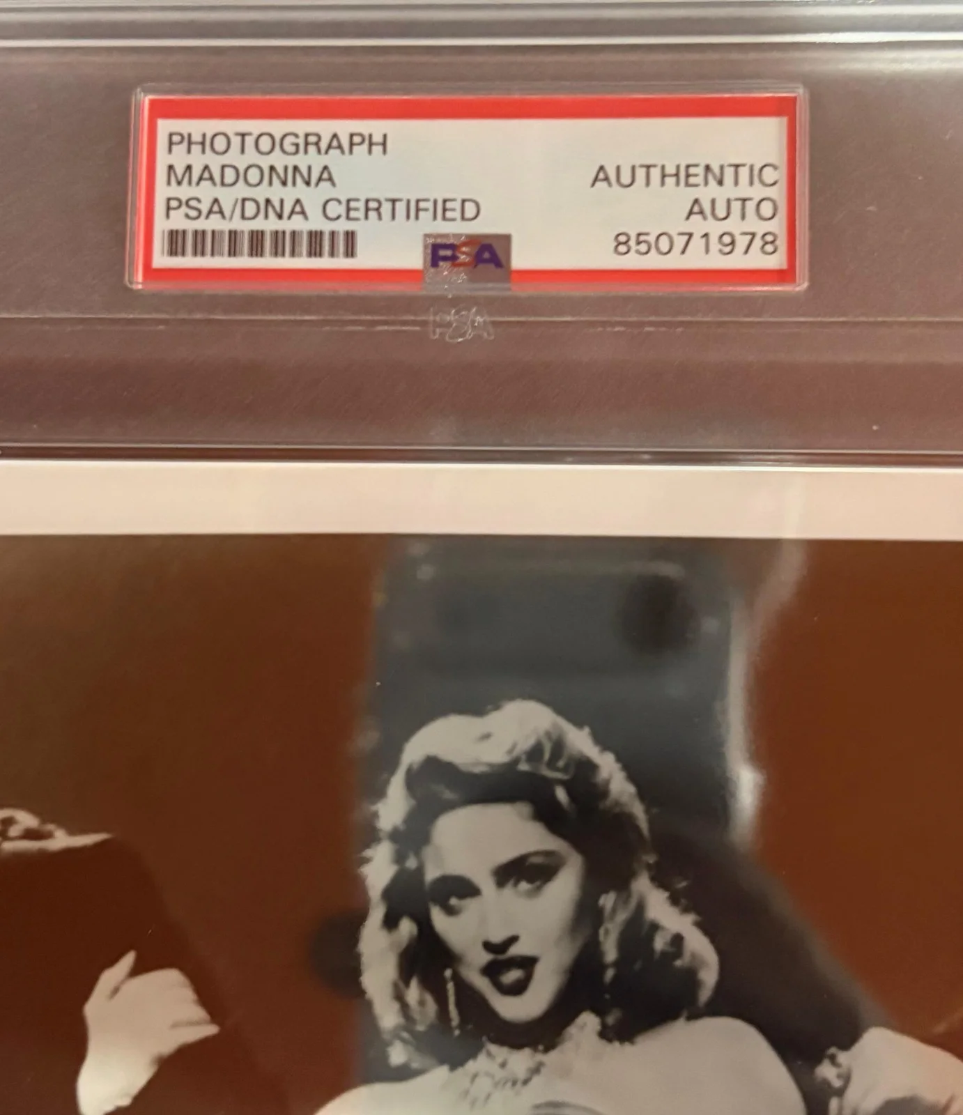 Madonna — MADONNA SIGNED AUTOGRAPHED 8X10 PHOTO PSA ENCAPSULATED VINTAGE MATERIAL GIRL C, изображение 3