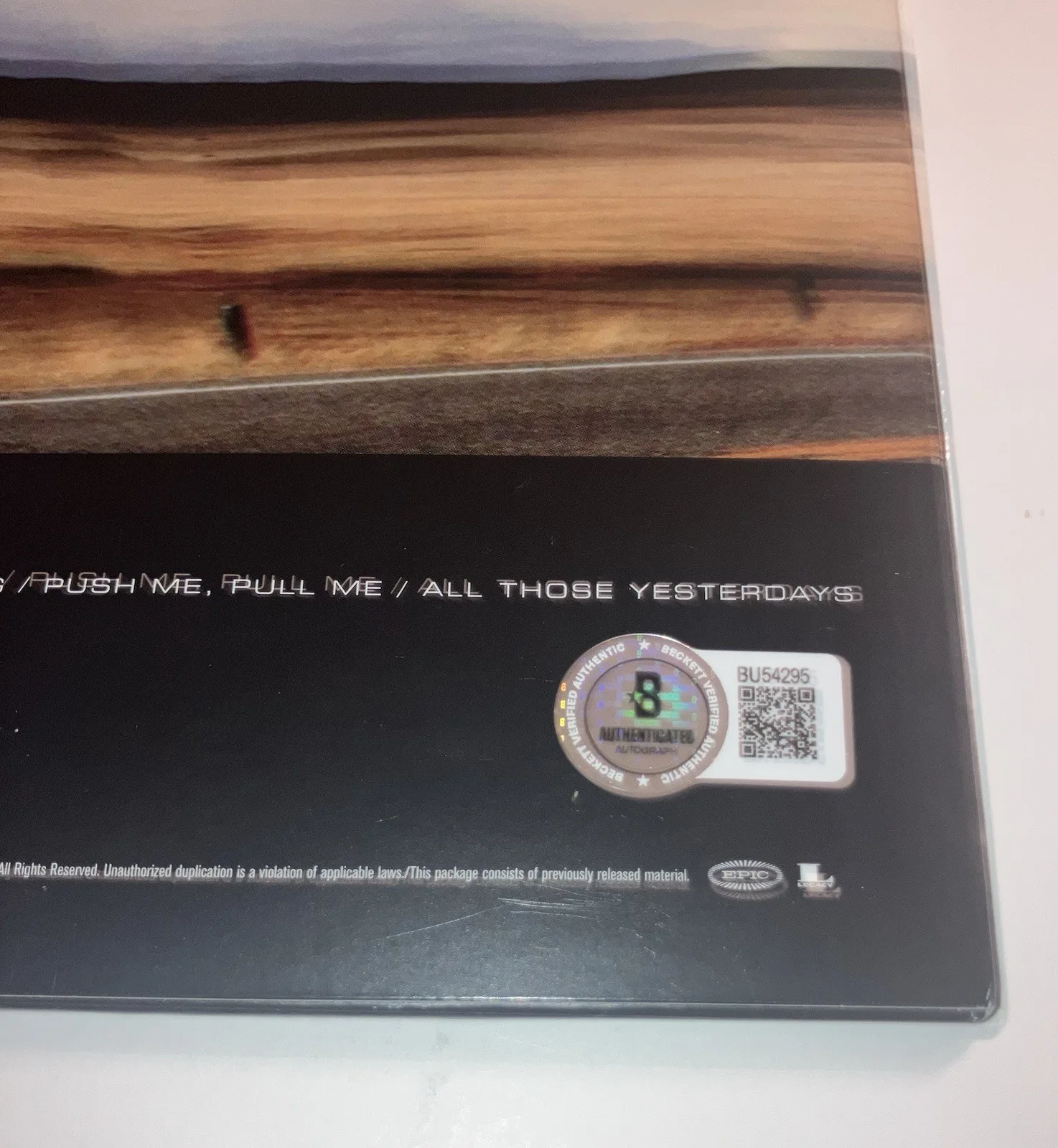 MIKE MCCREADY SIGNED AUTOGRAPHED PEARL JAM YIELD VINYL ALBUM FRAMED BAS COA RARE, изображение 2