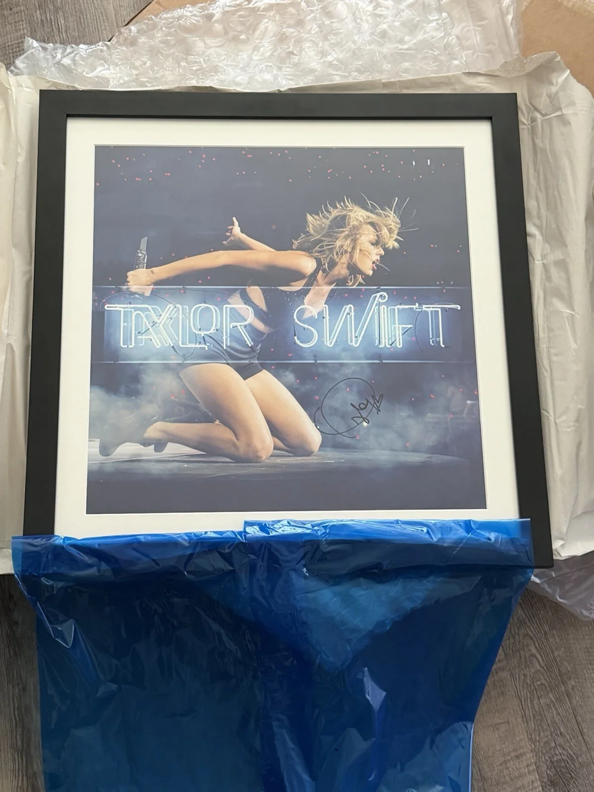 Taylor Swift — Taylor Swift Signed Autograph 22x22 Framed Lithograph 1989 Poster Photo