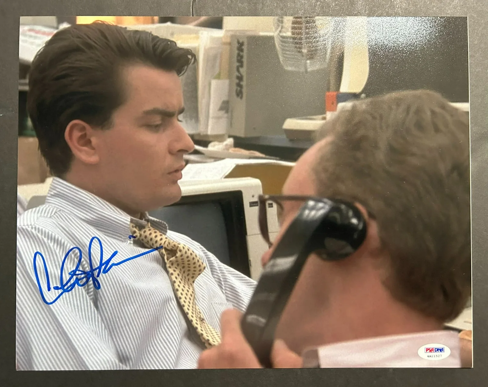 PSA/DNA CHARLIE SHEEN AUTOGRAPHED 11x14 PHOTO SIGNED AUTO MOVIE WALL STREET, изображение 2