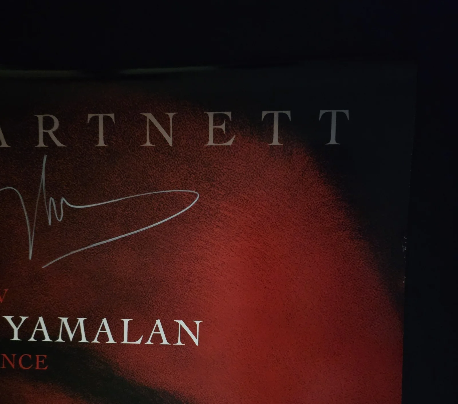 M. Night Shyamalan, Josh Hartnett — M NIGHT SHYAMALAN JOSH HARTNETT SIGNED TRAP ORIGINAL POSTER BECKETT BAS, изображение 2