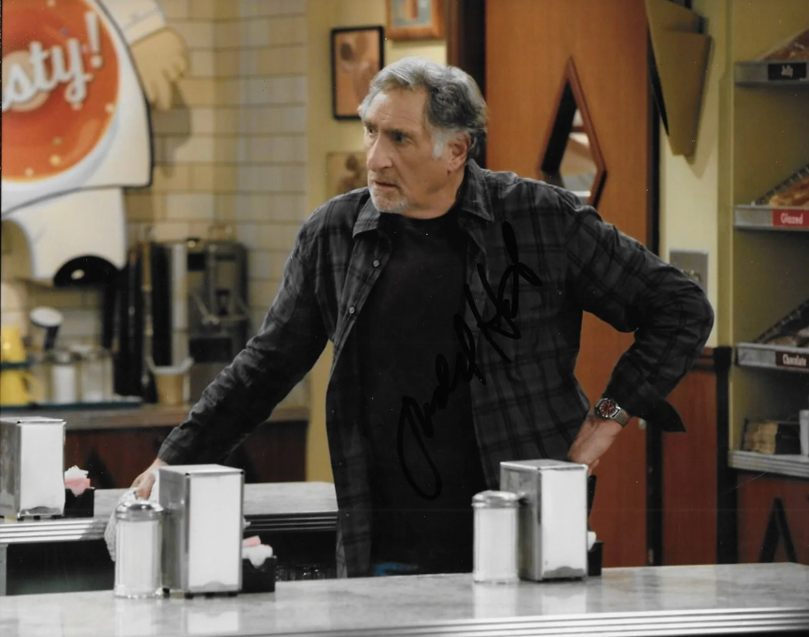 Judd Hirsch — Signed Judd Hirsch Superior Donuts Autographed 8x10 Photo #2 Original