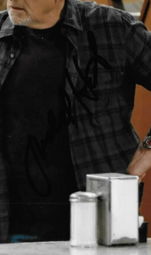 Judd Hirsch — Signed Judd Hirsch Superior Donuts Autographed 8x10 Photo #2 Original, image 2