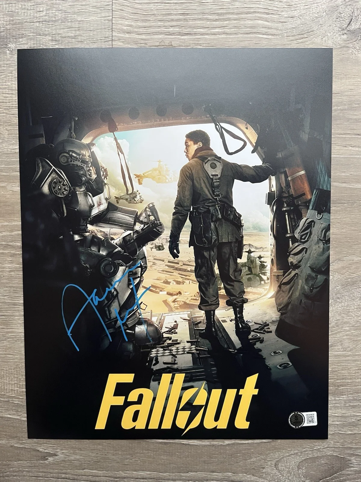 Aaron Moten — Aaron Moten Signed Fallout 11x14 Photo Beckett COA Maximus, изображение 2