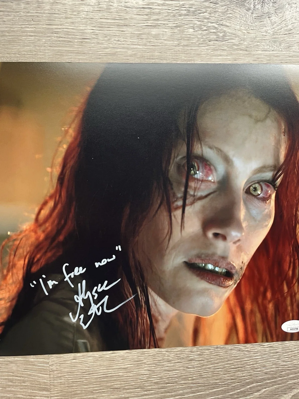 Alyssa Sutherland — Alyssa Sutherland Signed Evil Dead Rise 11x14 Photo JSA COA INSCRIBED Horror, изображение 3