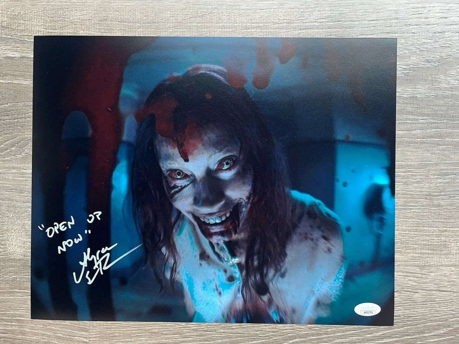 Alyssa Sutherland — Alyssa Sutherland Signed Evil Dead Rise 11x14 Photo JSA COA INSCRIBED Horror, image 2
