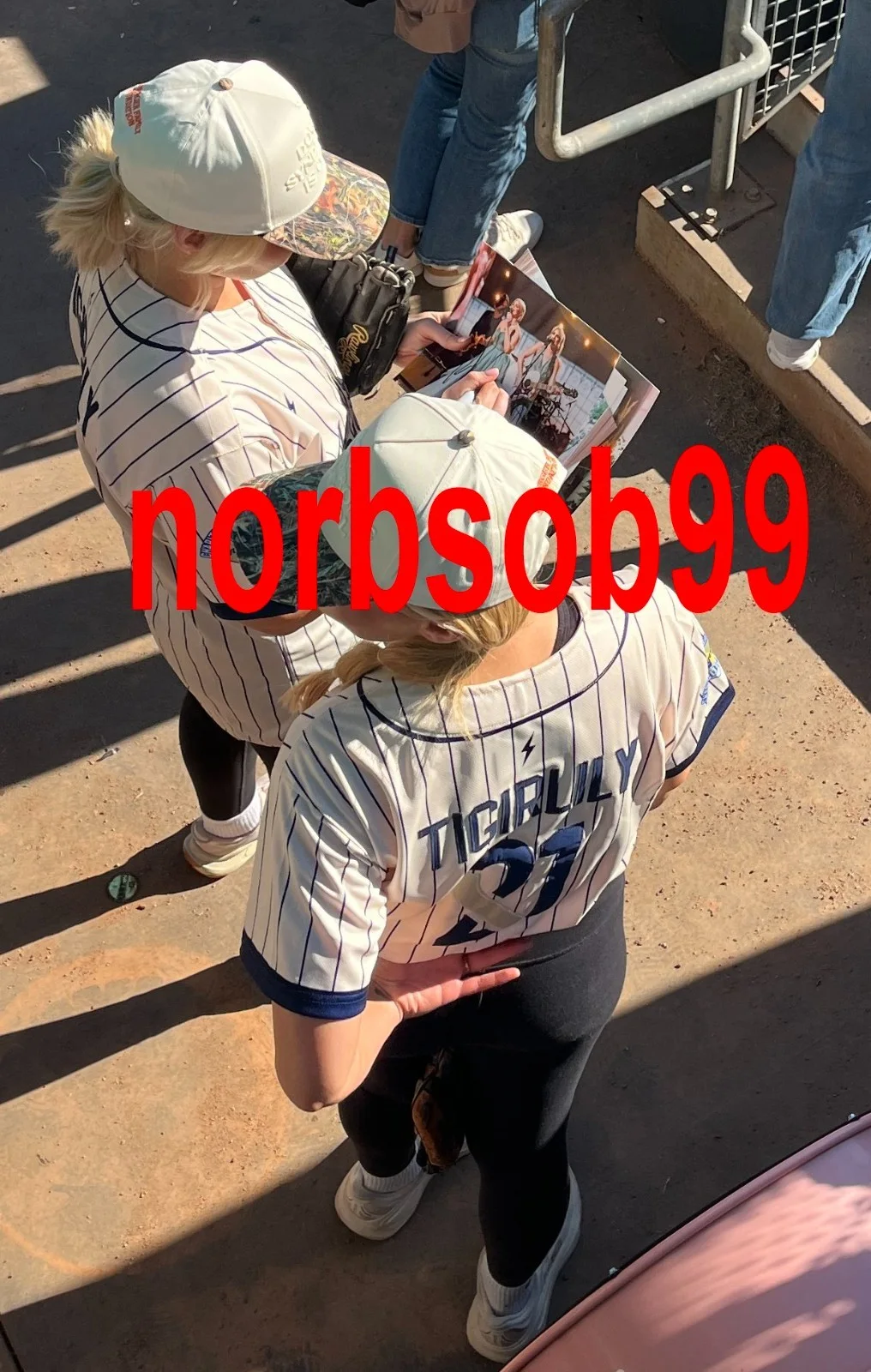 TIGIRLILY GOLD KENDRA & KRISTA SIGNED AUTOGRAPH 8x10 PHOTO w/EXACT PROOF & COA, изображение 4