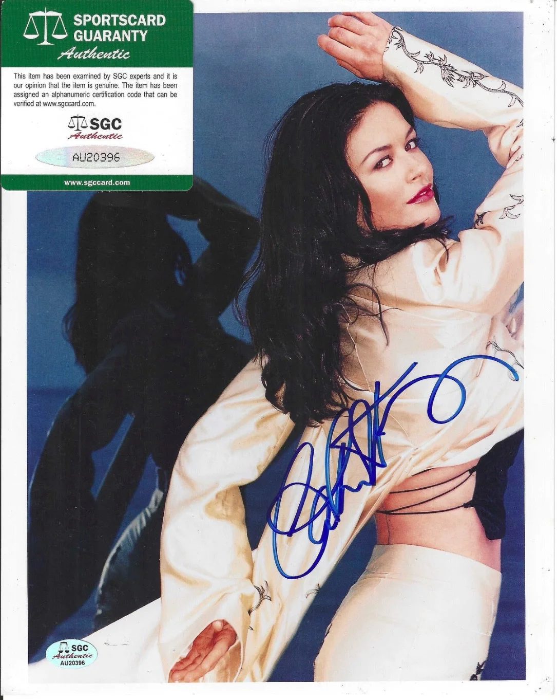 Catherine Zeta-Jones — Catherine Zeta-Jones signed 8x10 Photo - AUTHENTICATED