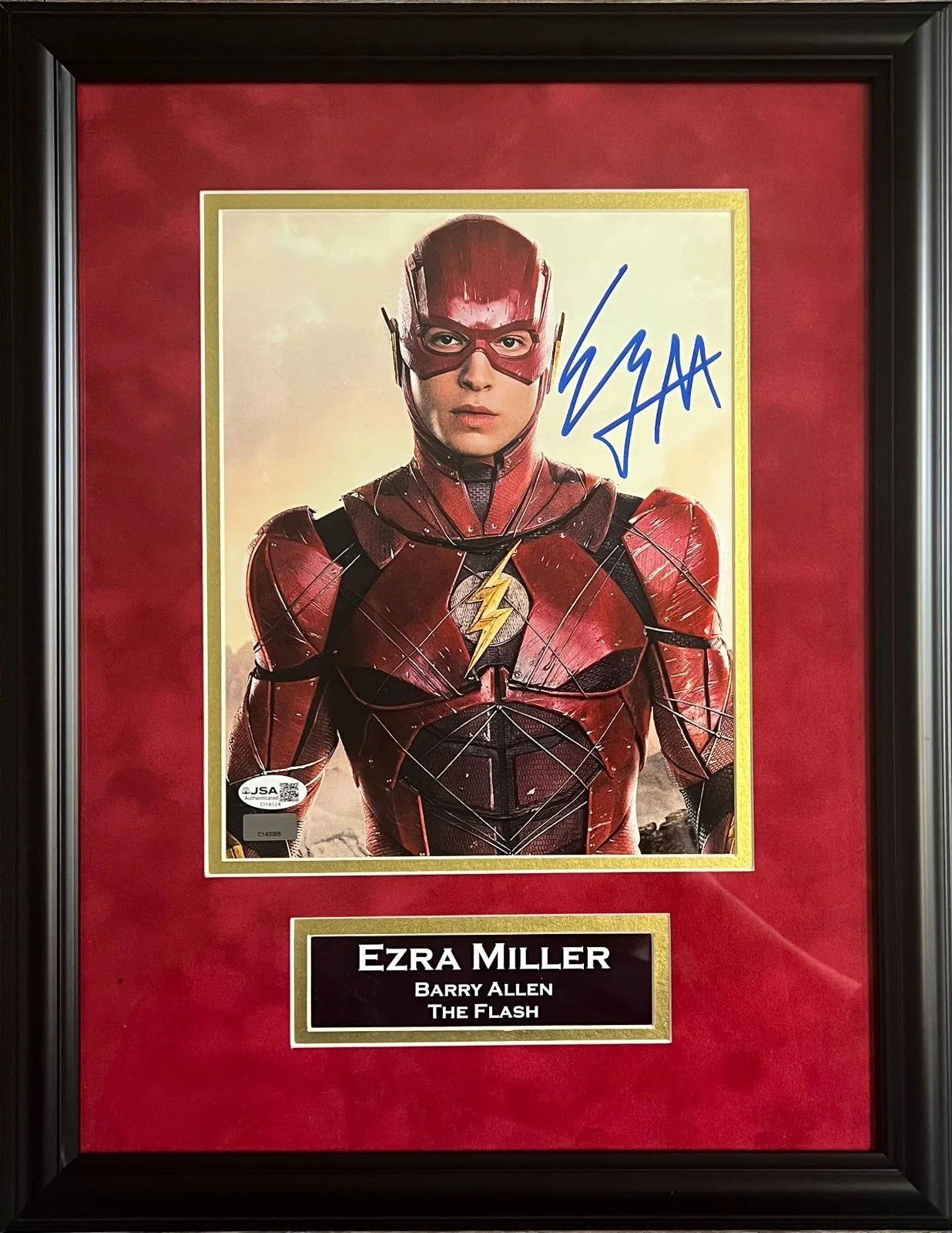 Ezra Miller — Foto autografiada firmada de gamuza 8x10 de Ezra Miller The Flash certificado de autenticidad JSA