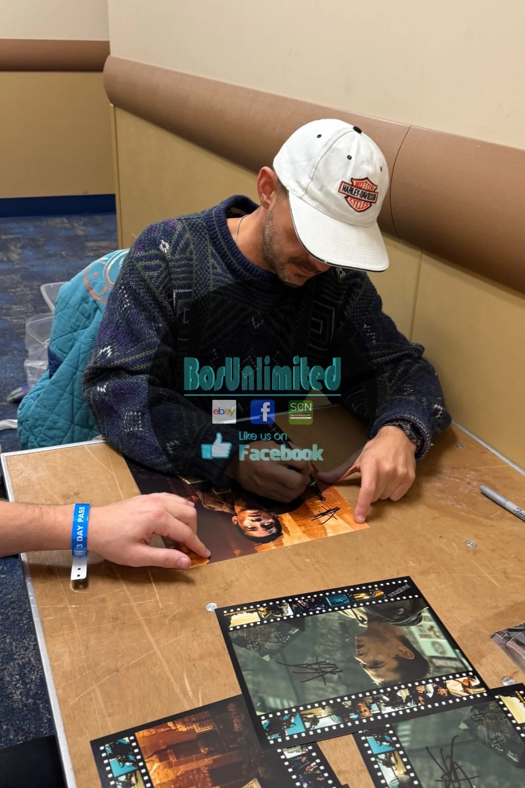 Shia LaBeouf — Shia LaBeouf SIGNED Transformers 11x14 photo EXACT PROOF Holes Disturbia JSA A, image 4