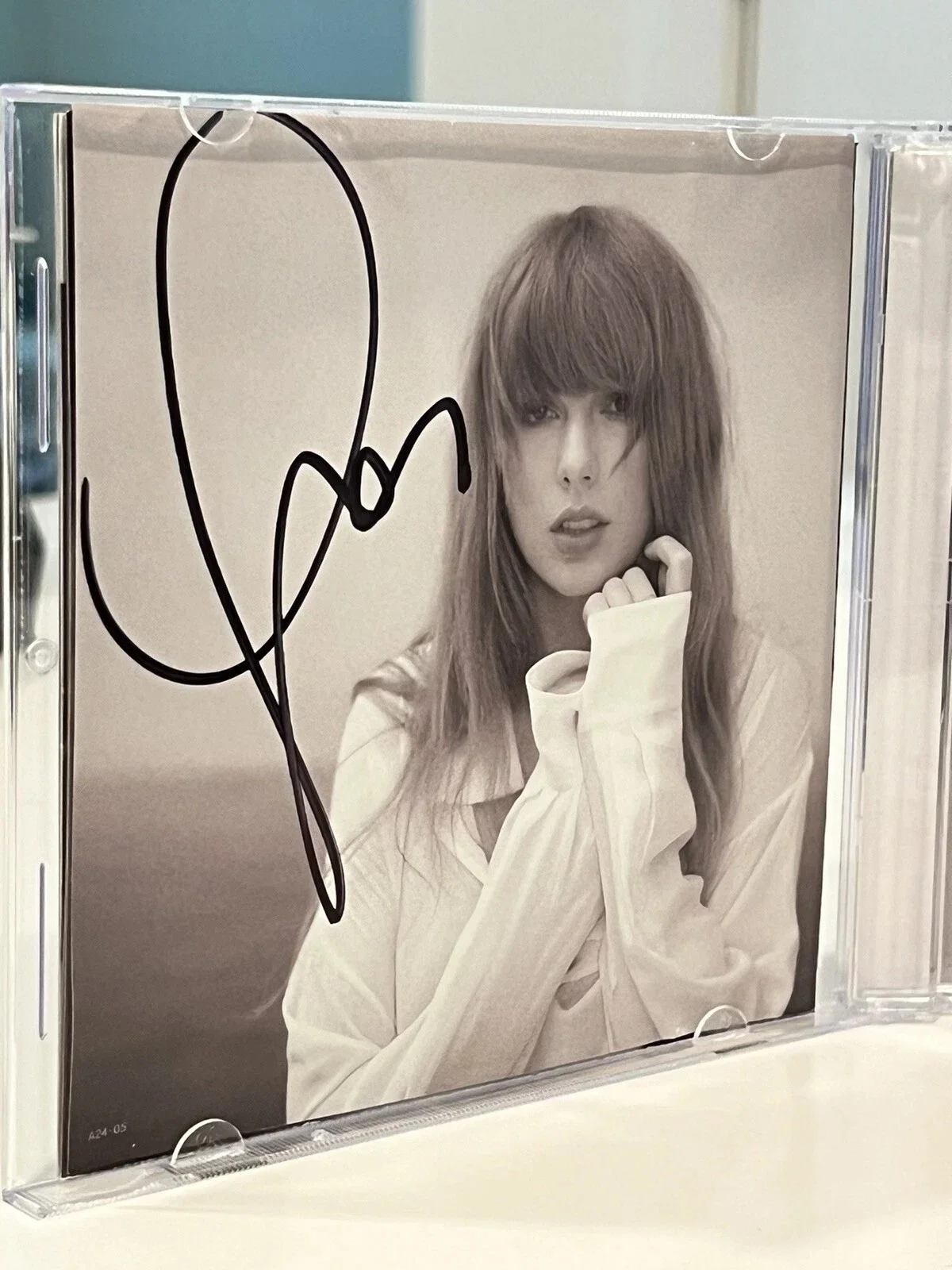Taylor Swift The Tortured Poets Department CD + HAND SIGNED PHOTO SEALED, изображение 2