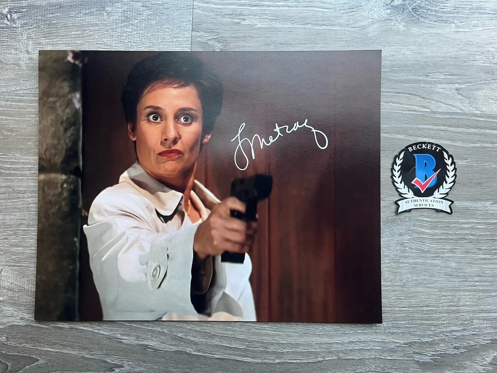 Laurie Metcalf — Laurie Metcalf Signed Scream 11x14 Photo Beckett COA Ghostface Mrs Loomis Horror
