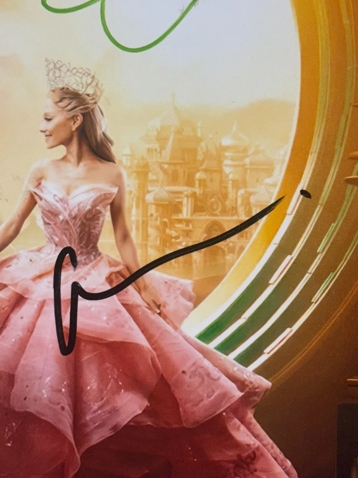 ARIANA GRANDE CYNTHIA ERIVO DUAL SIGNED 11X17 PHOTO WICKED AUTO BECKETT BAS COA, изображение 3