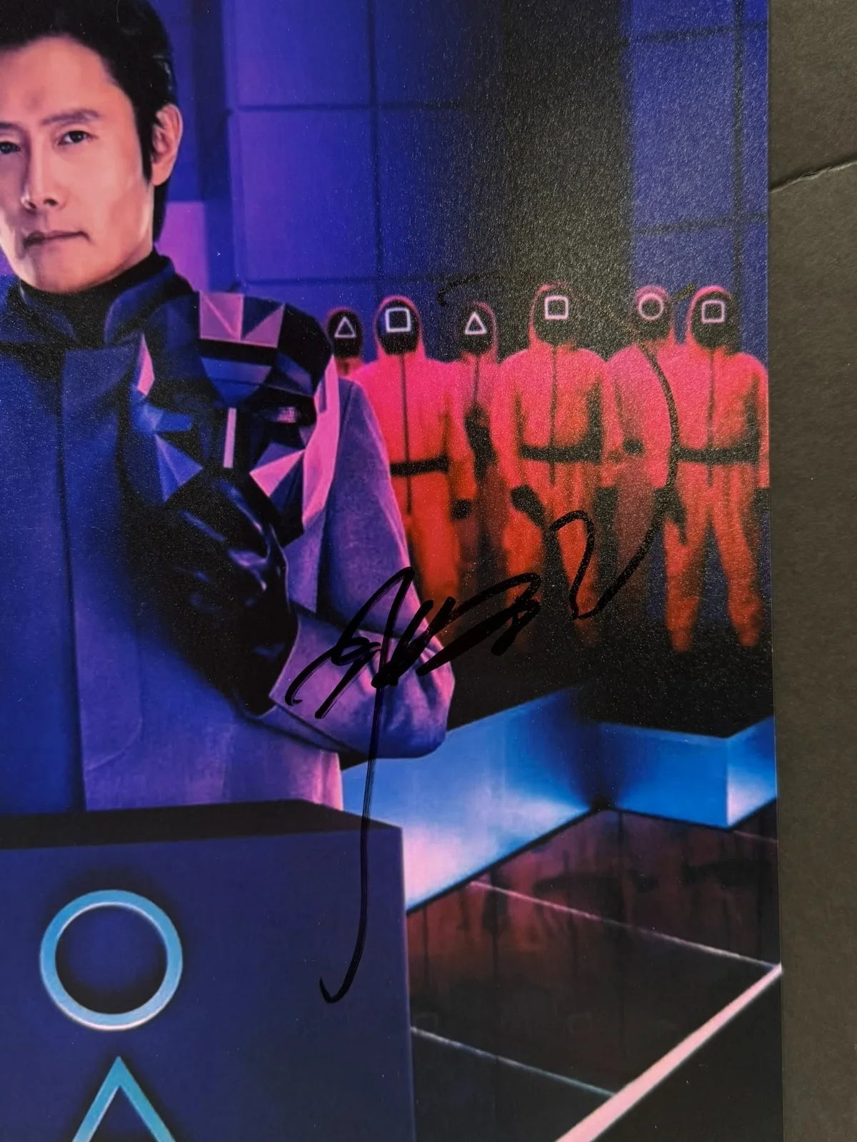 Lee Byung-Hun SIGNED 11X17 PHOTO AUTO Squid Games BECKETT BAS COA, изображение 2