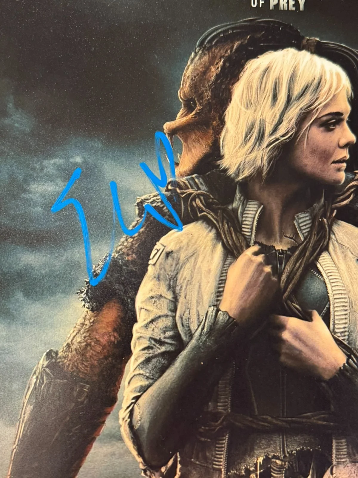 ELLE FANNING SIGNED 11X17 PHOTO PREDATOR BADLANDS AUTO BECKETT BAS COA, image 2