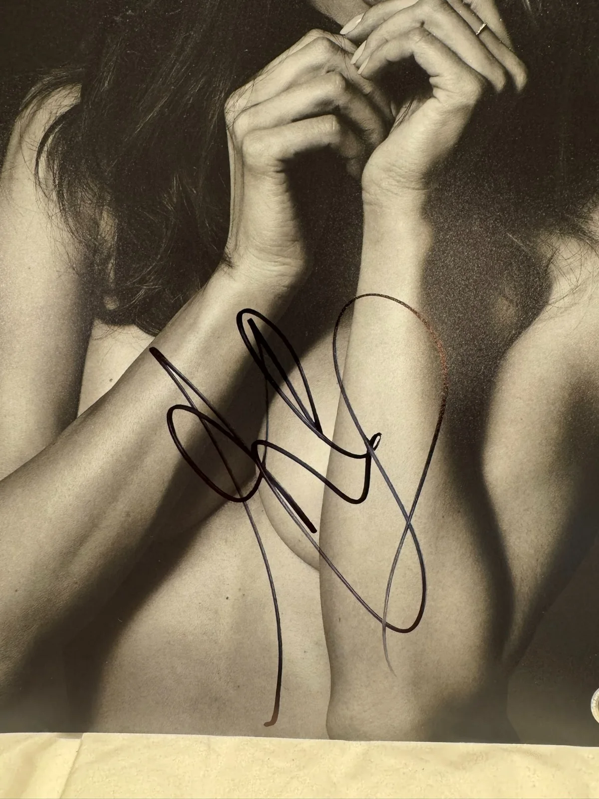 ALESSANDRA AMBROSIO SIGNED 11X17 PHOTO AUTO BECKETT BAS BEAUTIFUL SEXY COA, изображение 2