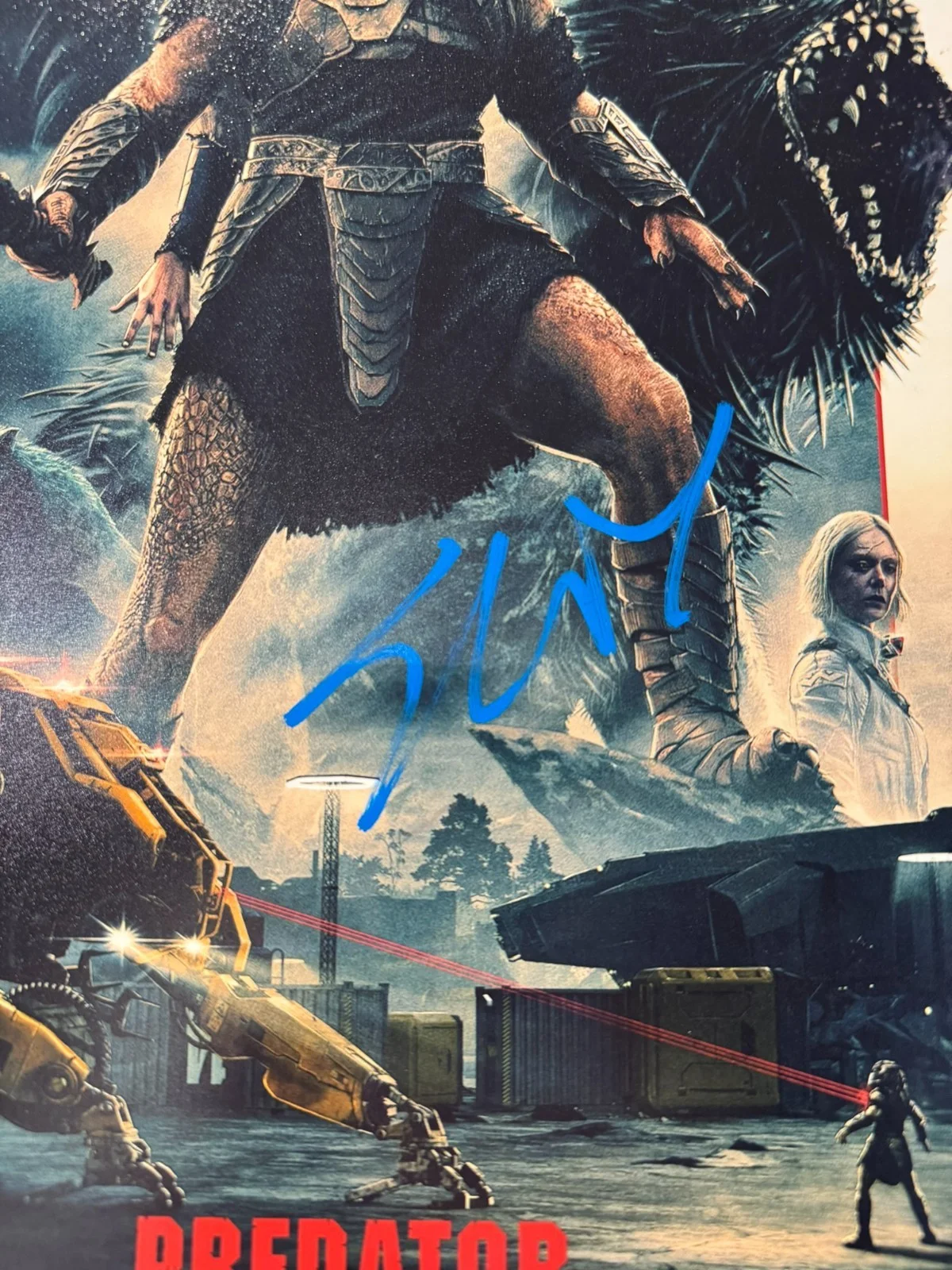 ELLE FANNING SIGNED 11X17 PHOTO PREDATOR BADLANDS AUTO BECKETT BAS COA, изображение 2