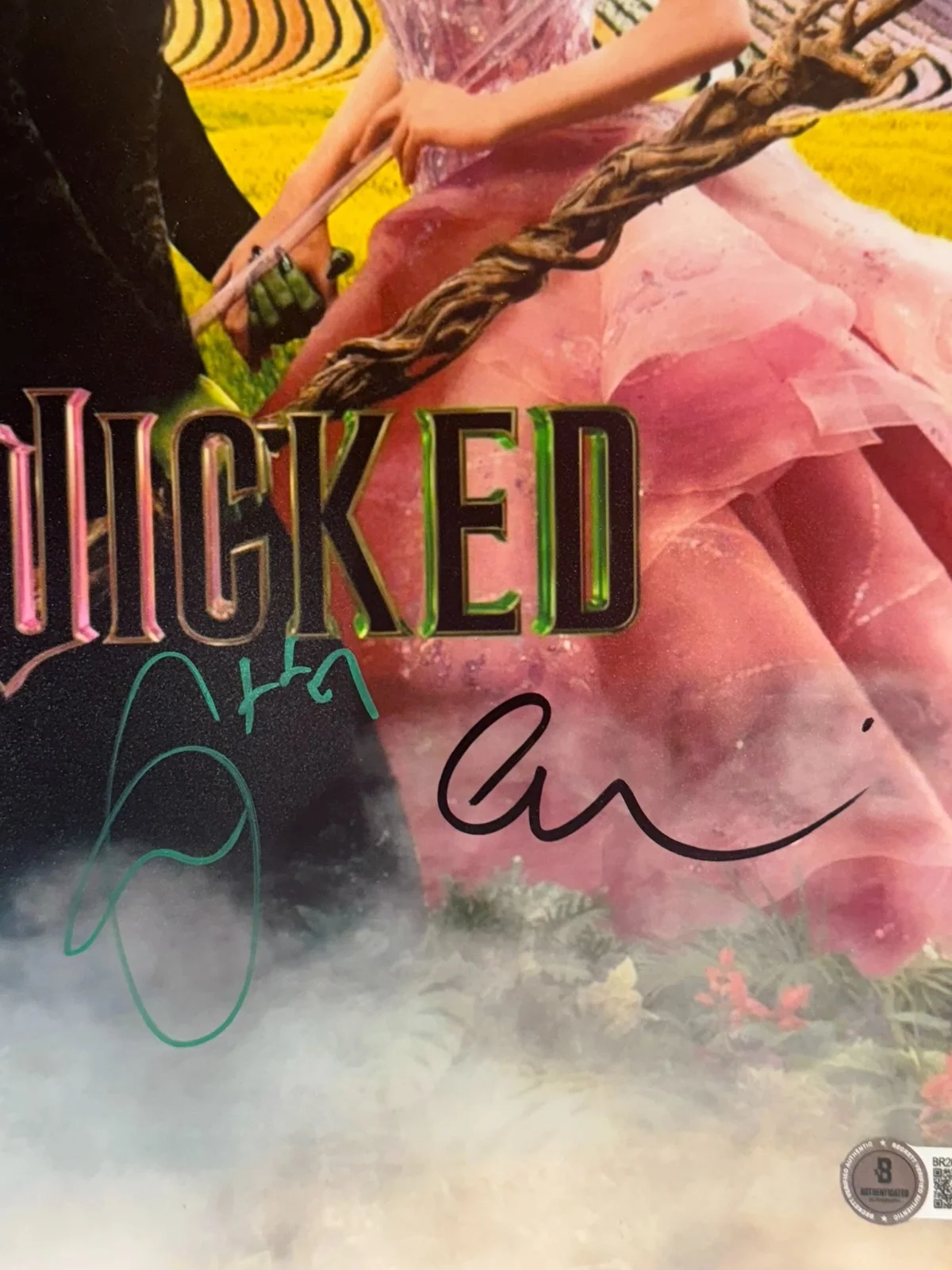 ARIANA GRANDE CYNTHIA ERIVO DUAL SIGNED 11X17 PHOTO WICKED AUTO BECKETT BAS COA, изображение 2