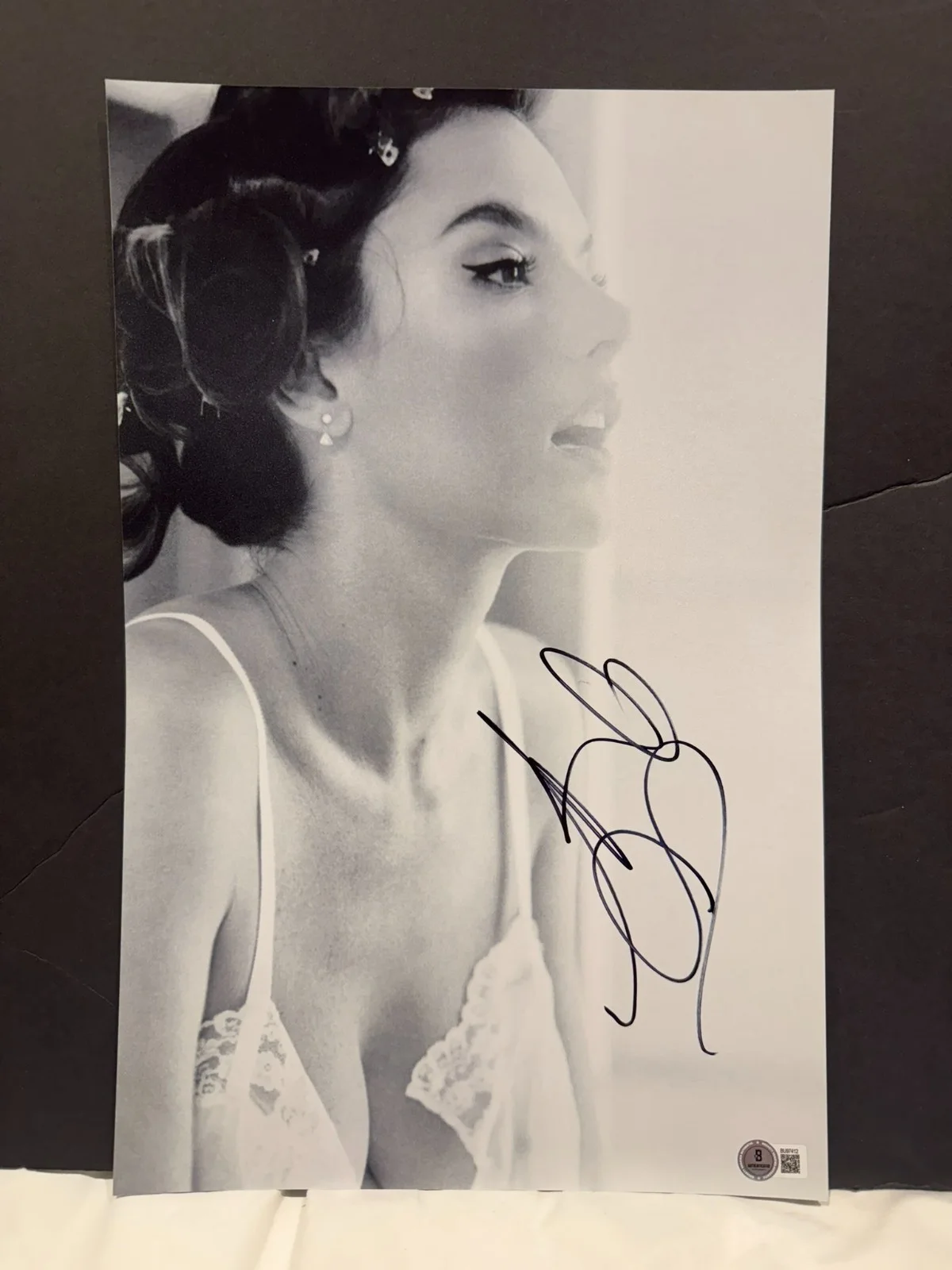 ALESSANDRA AMBROSIO SIGNED 11X17 PHOTO AUTO BECKETT BAS BEAUTIFUL SEXY COA, изображение 2
