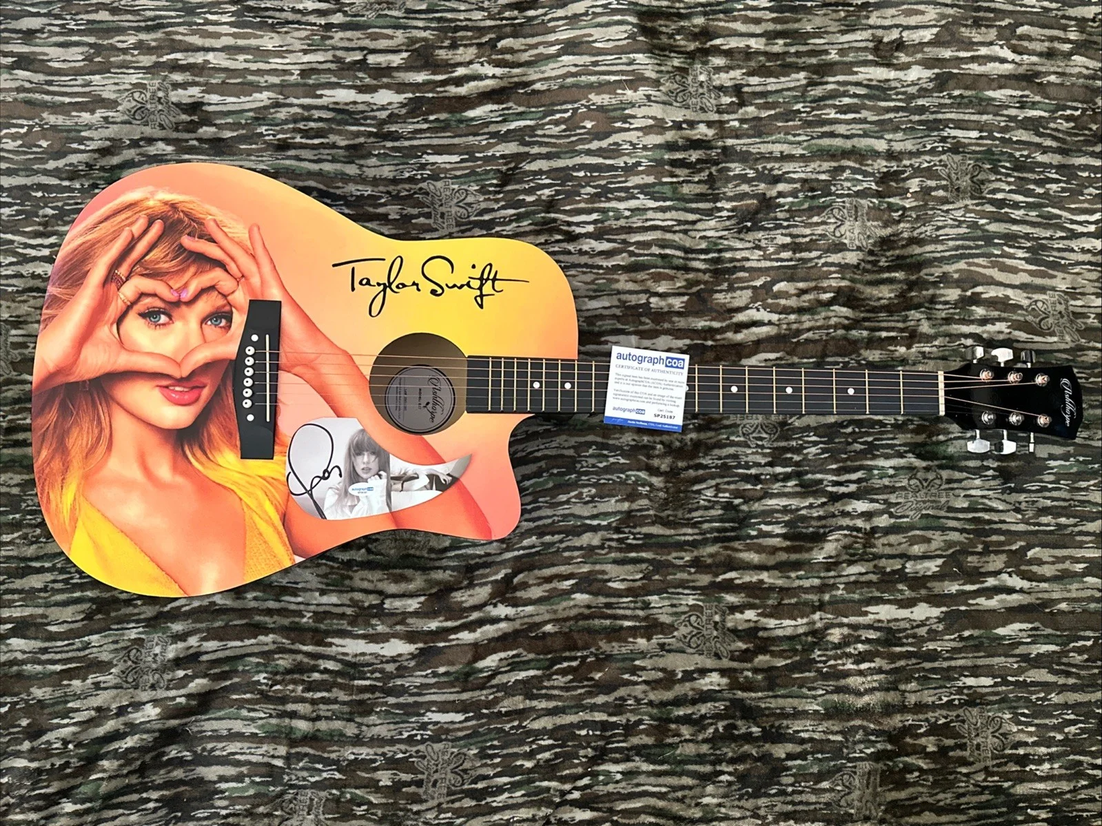 🎄🚨Rare TAYLOR SWIFT Signed CUSTOM FULL SIZE Acoustic Guitar Country ACOA🚨🎁🎅, изображение 2