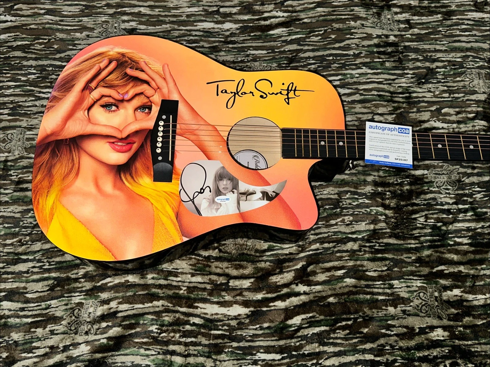 🎄🚨Rare TAYLOR SWIFT Signed CUSTOM FULL SIZE Acoustic Guitar Country ACOA🚨🎁🎅, изображение 4