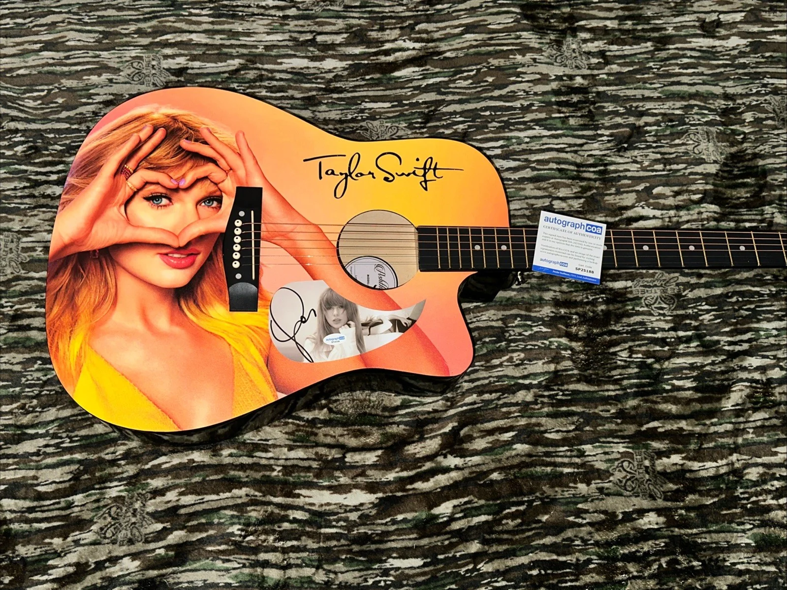 🎄🚨Rare TAYLOR SWIFT Signed CUSTOM FULL SIZE Acoustic Guitar Country ACOA🚨🎁🎅, изображение 3
