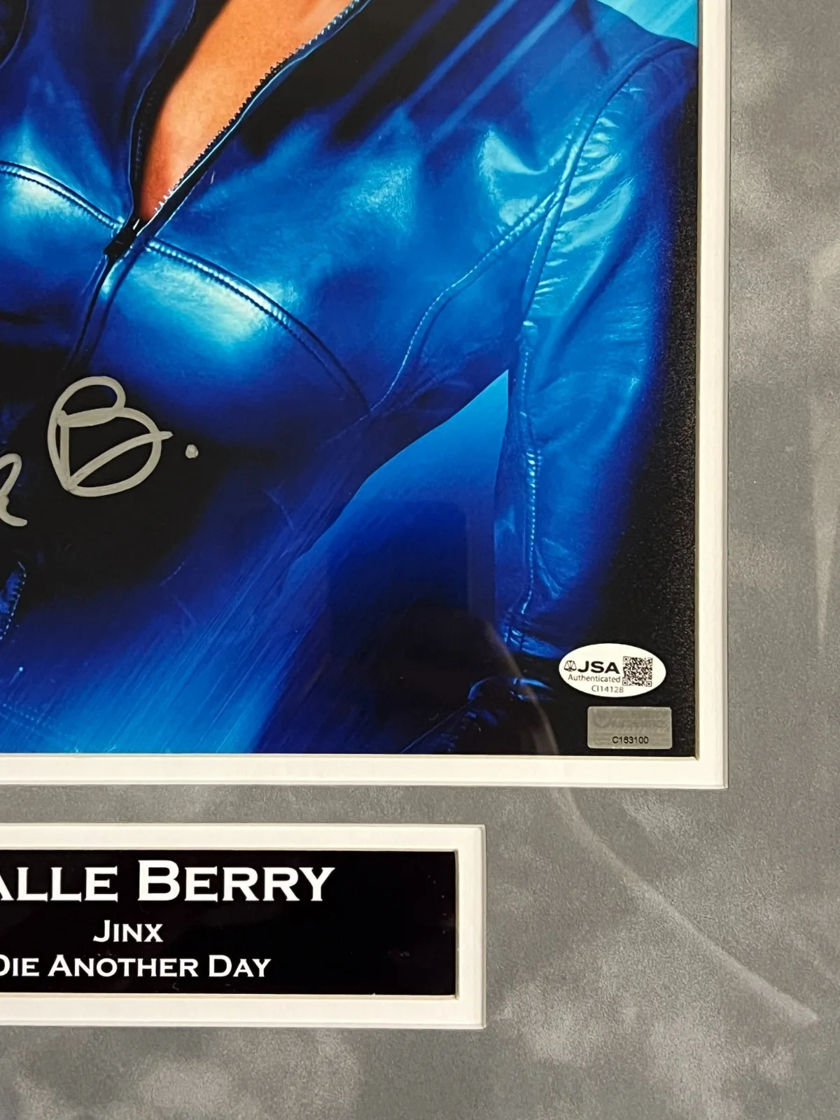 Halle Berry — Halle Berry autographed signed suede framed 11x14 007 James Bond Jinx JSA COA, image 2