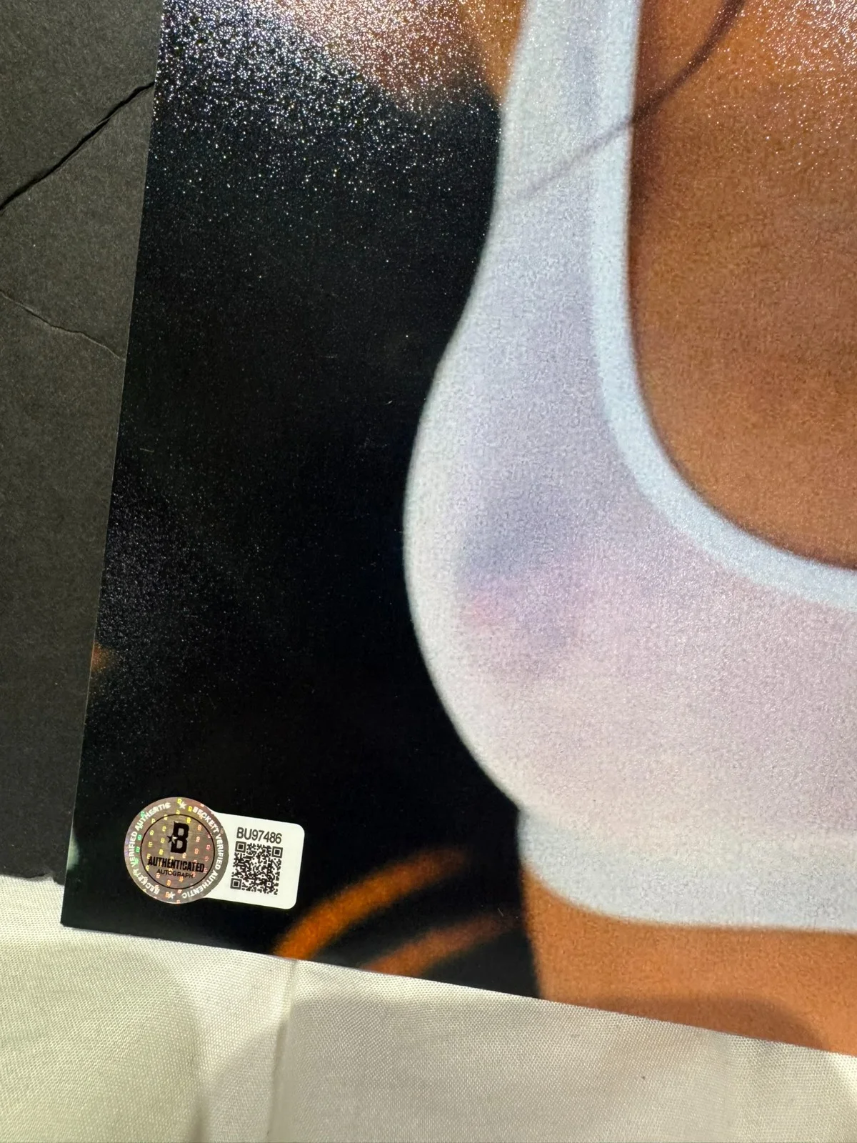 OLIVIA MUNN SIGNED 11X14 PHOTO AUTO BEAUTIFUL SEXY BECKETT BAS COA, image 2