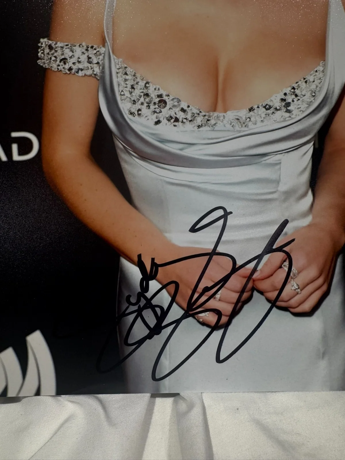 SYDNEY SWEENEY SIGNED 11X14 PHOTO BEAUTIFUL SEXY AUTO BECKETT BAS COA RARE, image 2