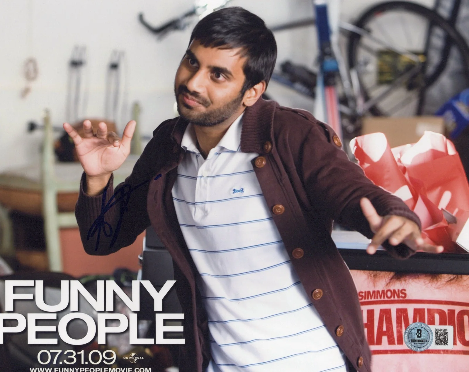 AZIZ ANSARI SIGNED 'FUNNY PEOPLE' 8x10 MOVIE PHOTO ACTOR COMEDIAN BECKETT COA, изображение 2
