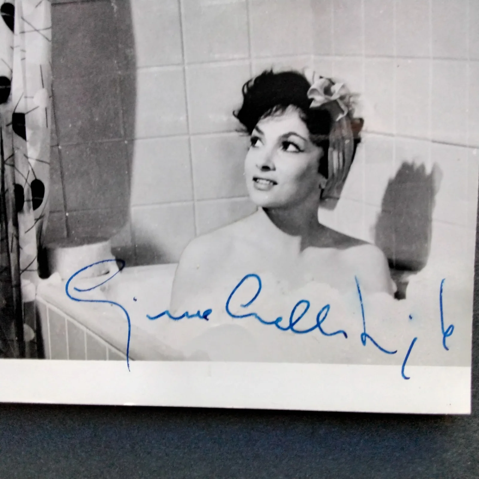 Gina Lollobrigida SIGNED Photo 60s Movie Actress The Unfaithful Trapeze Sheba, изображение 2