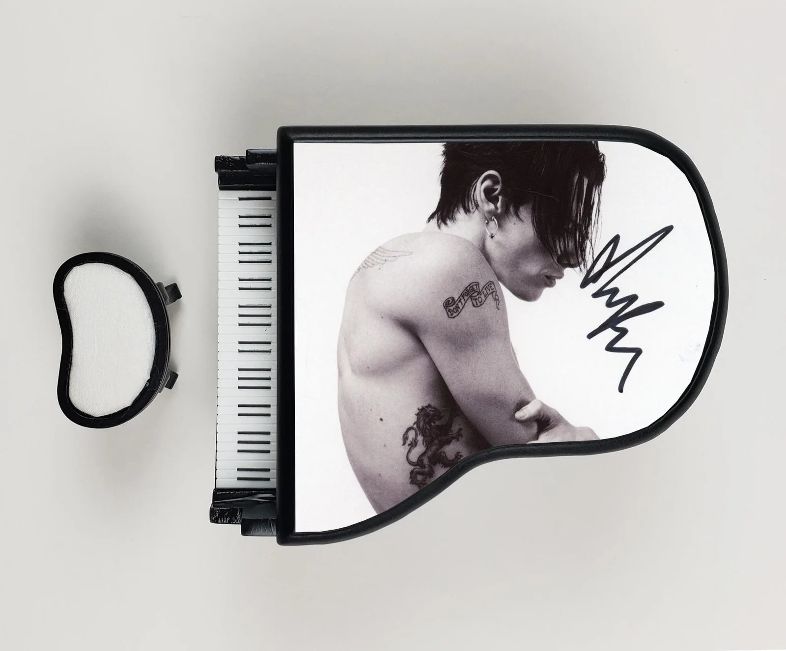 Yungblud — Yungblud Autographed Signed Custom Toy Mini Piano Idols ACOA