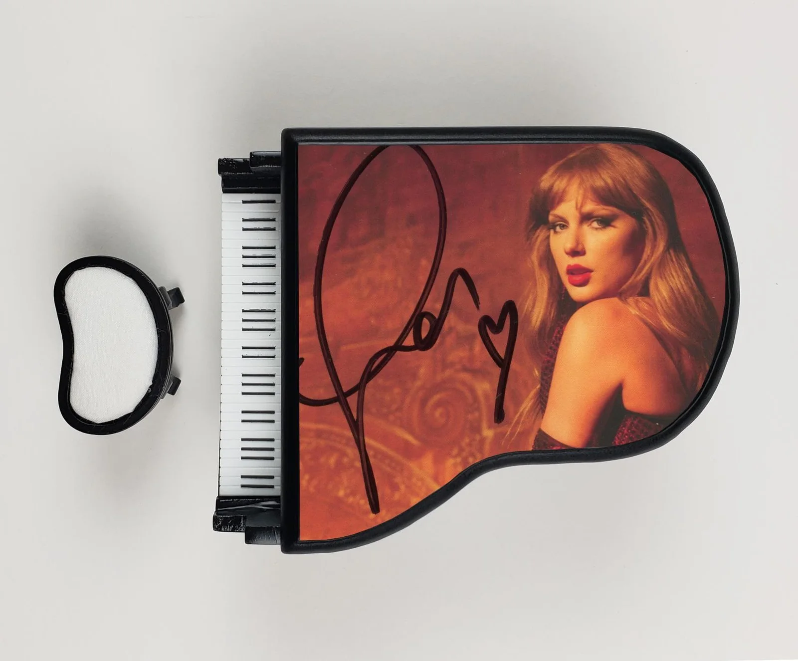 Taylor Swift — Taylor Swift Autographed Signed Toy Mini Piano Life Of A Showgirl Photo 3 ACOA